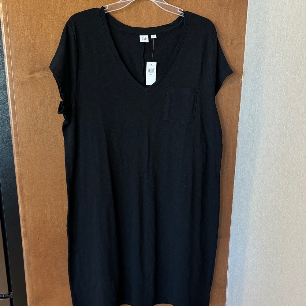 4 Gap v-neck dresses